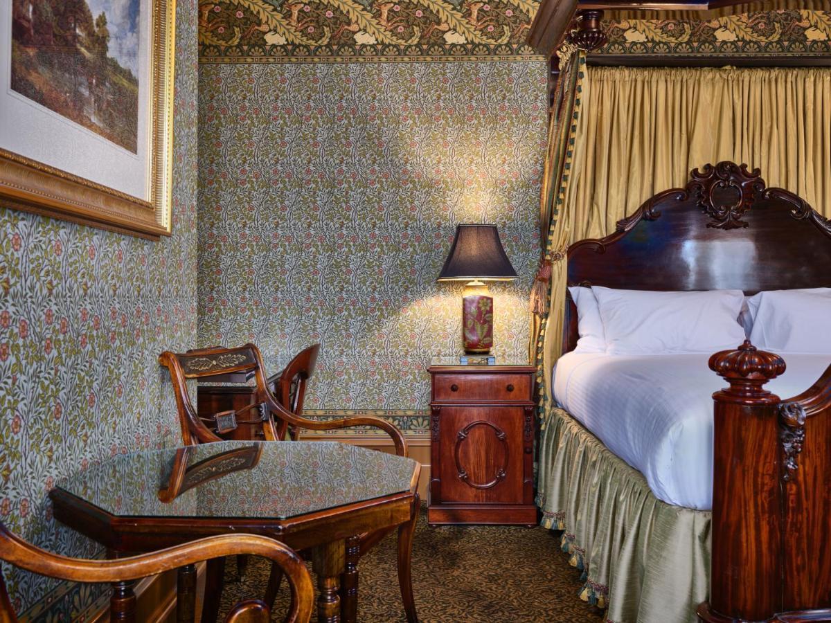 Craig'S Royal Hotel Ballarat Exterior foto A bedroom at the hotel