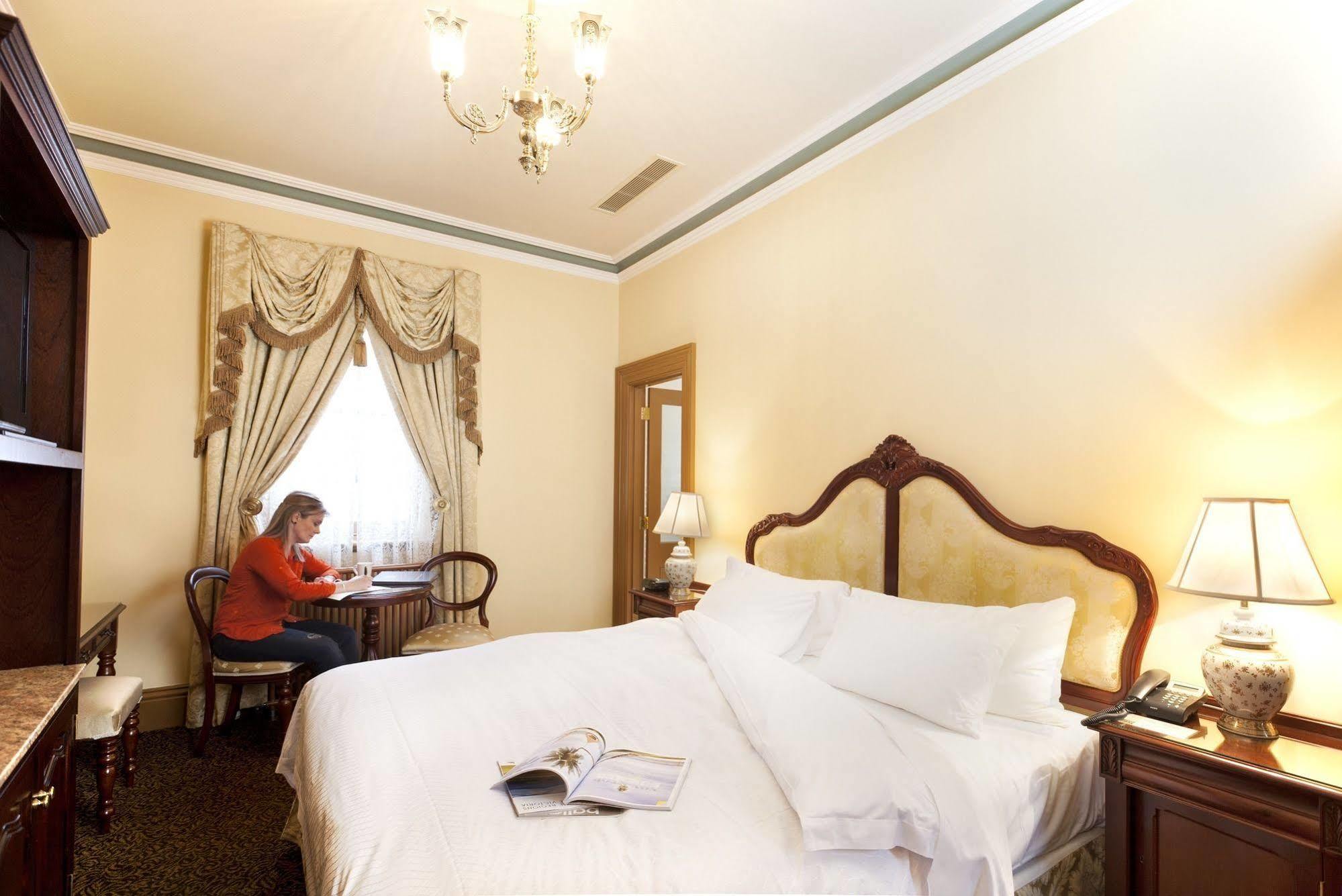 Craig'S Royal Hotel Ballarat Exterior foto A guest room at the hotel